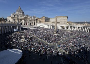 Miles de venezolanos celebran en el Vaticano la proclamación de sus dos primeros santos