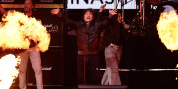 Milei da un concierto de rock en medio de una tormenta política en Argentina