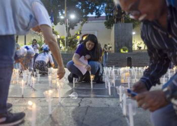 Venezolanos oran a sus próximos dos primeros santos por la libertad de presos políticos