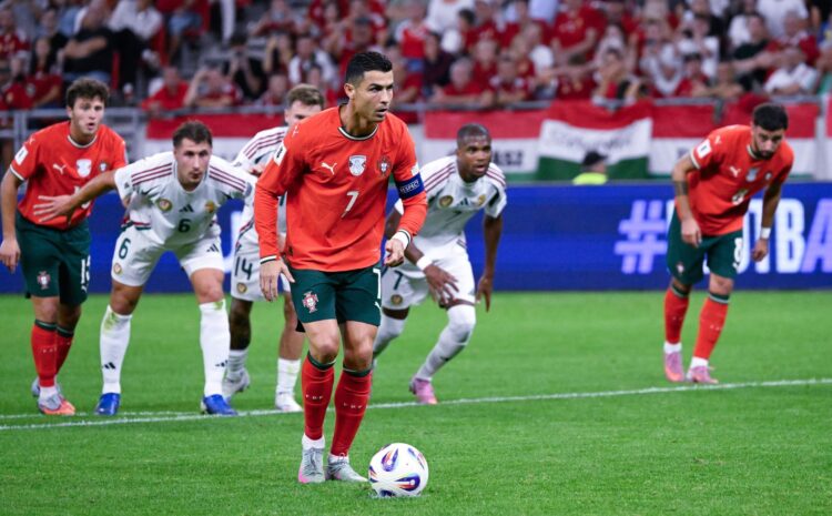 Fotografía de Robert Hegedus, en la que puede verse en una imagen de archivo del 9 de septiembre de 2025 al futbolista portugués Cristiano Ronaldo (c), durante un partido con la selección de su país. EFE *Hungría out*