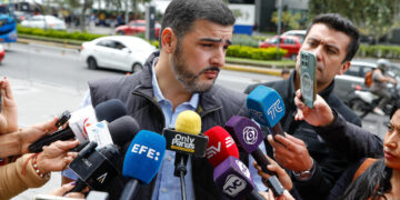 El alcalde de Guayaquil señala supuestos nexos entre detenido por bomba y empresa de Noboa