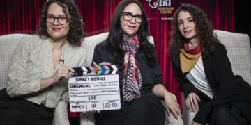 Netflix lanza serie acerca de Juan Gabriel con imágenes que grabó durante cuarenta años