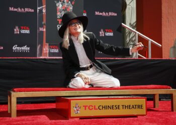 La familia de Diane Keaton anuncia que murió de neumonía