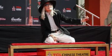 La familia de Diane Keaton anuncia que murió de neumonía