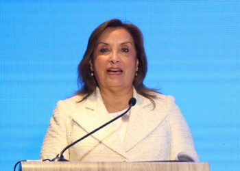 Boluarte acepta su destitución y abandona palacio presidencial sin destino conocido