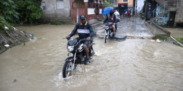 Melissa podría intensificarse rápidamente y convertirse en peligroso huracán en el Caribe