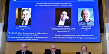 Nobel de Economía por mostrar cómo la tecnología puede impulsar el crecimiento económico sostenido