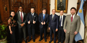 Milei recibe a ejecutivos de OpenAI por proyecto de inversión multimillonaria en Argentina