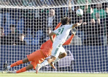 0-1. Dybala mantiene al Roma en lo más alto