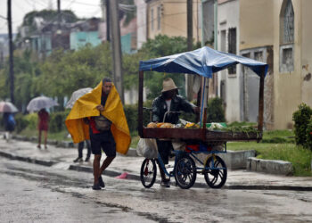 El huracán Melissa se aleja de Cuba degradado a categoría 2 y rumbo a las Bahamas