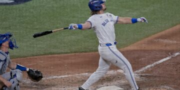 Grand Slam de Barger y jonrón de Kirk ponen arriba a los Azulejos ante los Dodgers en la Serie Mundial
