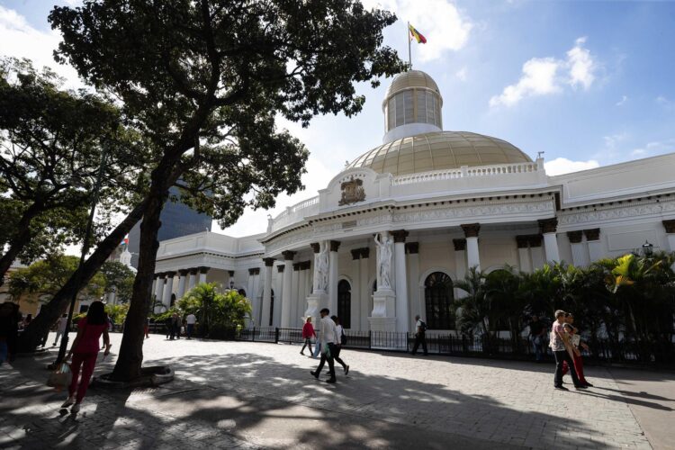 Fotografía de archivo de la fachada de la Asamblea Nacional de Vnezuela. EFE/ Ronald Peña