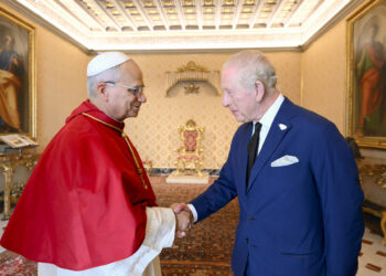 El papa y el rey Carlos III rezan juntos en la Capilla Sixtina