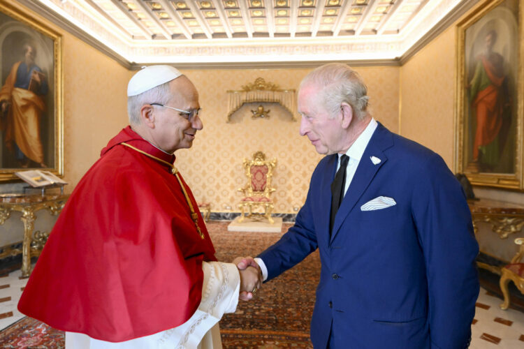 El rey británico Carlos III y el papa León XIV. EFE/ Francesco Sforza/vatican Media SOLO USO EDITORIAL/SOLO DISPONIBLE PARA ILUSTRAR LA NOTICIA QUE ACOMPAÑA (CRÉDITO OBLIGATORIO)