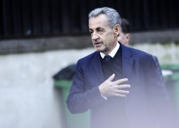 Sarkozy, primer expresidente francés que va del brillo del Elíseo a la sombra de La Santé