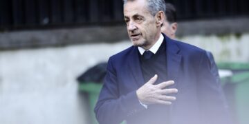 Sarkozy, primer expresidente francés que va del brillo del Elíseo a la sombra de La Santé