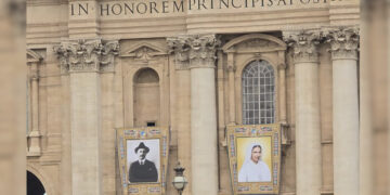 El Vaticano exhibe los retratos de José Gregorio Hernández y Carmen Rendiles en vísperas de su canonización
