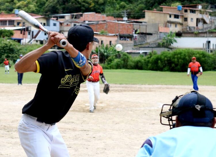 Dicha jornada comenzó con la categoría "A" en su fase semifinal, Los Cerveceros vs Deportivo La Y (Fotos Hablemos de Deporte).