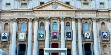 El papa canoniza a José Gregorio Hernández y Carmen Rendiles, primeros santos venezolanos