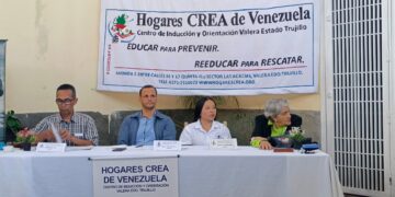 Hogares C.R.E.A. realizó conversatorio sobre alcoholismo y salud mental