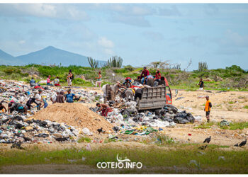 Cotejo.info revela cómo 20 familias sobreviven entre la basura en el vertedero de Paraguaná