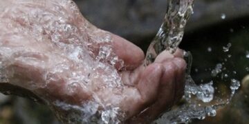 Acceso al agua potable en zonas rurales andinas: soluciones comunitarias frente a la escasez