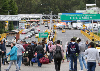 Alertan que más de 400.000 venezolanos están en un limbo migratorio en Colombia