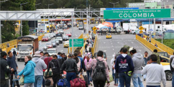 Alertan que más de 400.000 venezolanos están en un limbo migratorio en Colombia