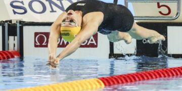 Kate Douglas (100 libre) y Kaylee McKeown (200 espalda) récords mundiales en piscina corta