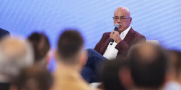 Jorge Rodríguez asegura que plan de atacar la embajada de EE.UU. buscaba crear un motivo de guerra