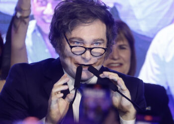 Milei retrasa remodelación de su Gobierno tras la victoria de su partido en los comicios