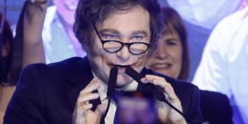 Milei retrasa remodelación de su Gobierno tras la victoria de su partido en los comicios