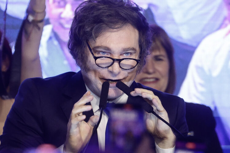 El presidente de Argentina, Javier Milei, habla tras conocer los resultados de las elecciones legislativas este domingo, en Buenos Aires (Argentina). EFE/ Juan Ignacio Roncoroni