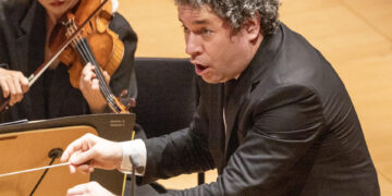 La Filarmónica de Los Ángeles celebra el legado de Dudamel con programa ‘Gustavo’s fiesta’