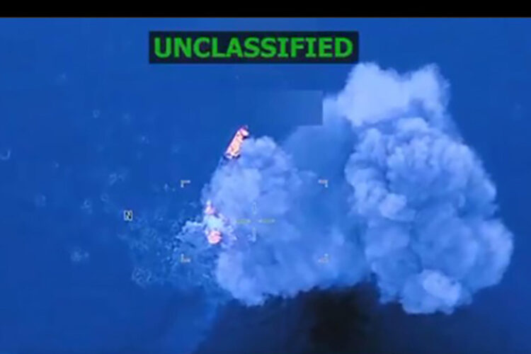 Captura de pantalla de un video publicado en la cuenta oficial de la red social X @SecWar del secretario del Departamento de Defensa estadounidense, Pete Hegseth que muestra un ataque contra una embarcación en aguas del mar Caribe. EFE/ @SecWar