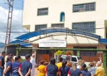 Joven hiere a tres personas en colegio de Arjona por cumplir «reto viral»