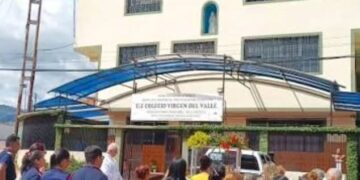 Joven hiere a tres personas en colegio de Arjona por cumplir «reto viral»