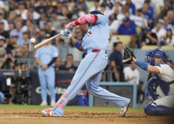 2-6. Los Azulejos dejan todo igual