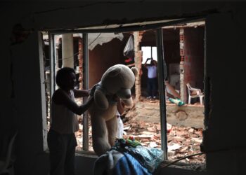 Atentado con explosivos deja casas destruidas y varios heridos en el suroeste de Colombia