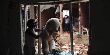 Atentado con explosivos deja casas destruidas y varios heridos en el suroeste de Colombia