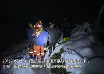 Continúa el rescate de 200 senderistas atrapados cerca de la cara tibetana del Everest
