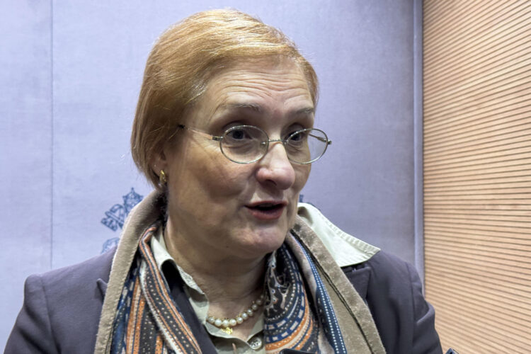 La italo-argentina Silvia Correale, postuladora en el proceso vaticano de la causa de canonización del que será el primer santo de Venezuela, el médico laico José Gregorio Hernández, explica en una entrevista con EFE que en sus largos años de trabajo nunca vio una devoción igual y asegura que es importante "para todo el pueblo venezolano". EFE/ Daniel Cáceres