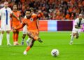 4-0. Depay acerca a Países Bajos al Mundial