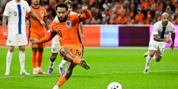 4-0. Depay acerca a Países Bajos al Mundial