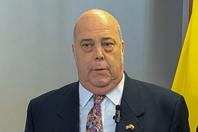 Fotografía de archivo del 7 de marzo de 2025 del embajador colombiano en Estados Unidos, Daniel García-Peña, durante una rueda de prensa en Washington (EE.UU.). EFE/ Eduard Ribas