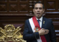 Presidente interino de Perú inicia mandato con 45 % de aceptación y 42 % de desaprobación