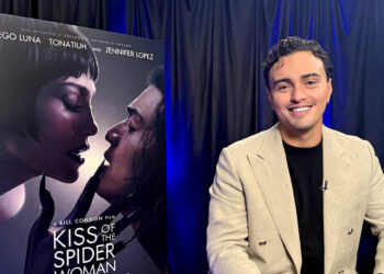 El actor Tonatiuh se transforma en ‘El beso de la mujer araña’ con J-Lo y Diego Luna