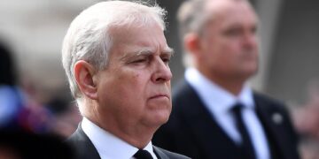 El príncipe Andrés renuncia a todos sus títulos reales en el Reino Unido