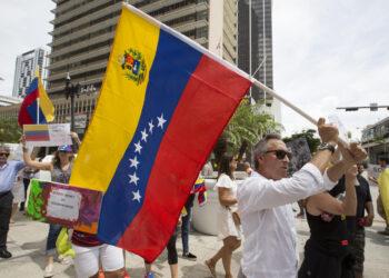 Exiliados piden a Trump diferir la deportación de los venezolanos tras el fin del TPS