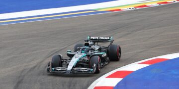 Russell logra la ‘pole’ en Singapur y los McLaren se atascan en Marina Bay